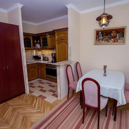 Gyongye شقة سيغيد